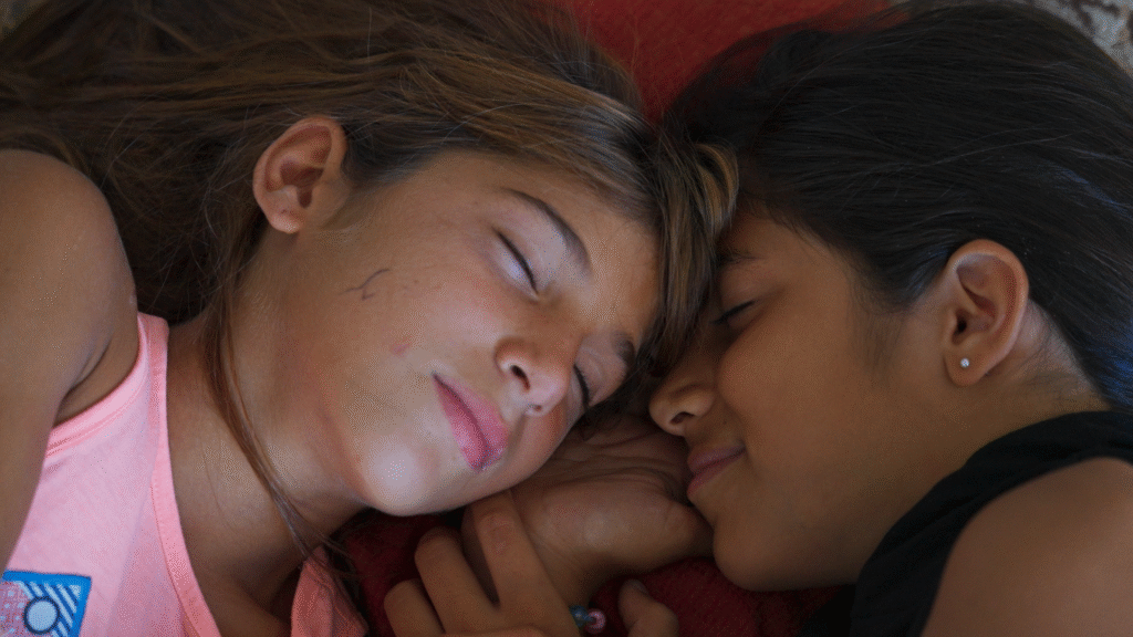 Still da "Il castello indistruttibile": Giada e Rosy